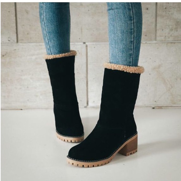 Black boots - Picture 2 of 4